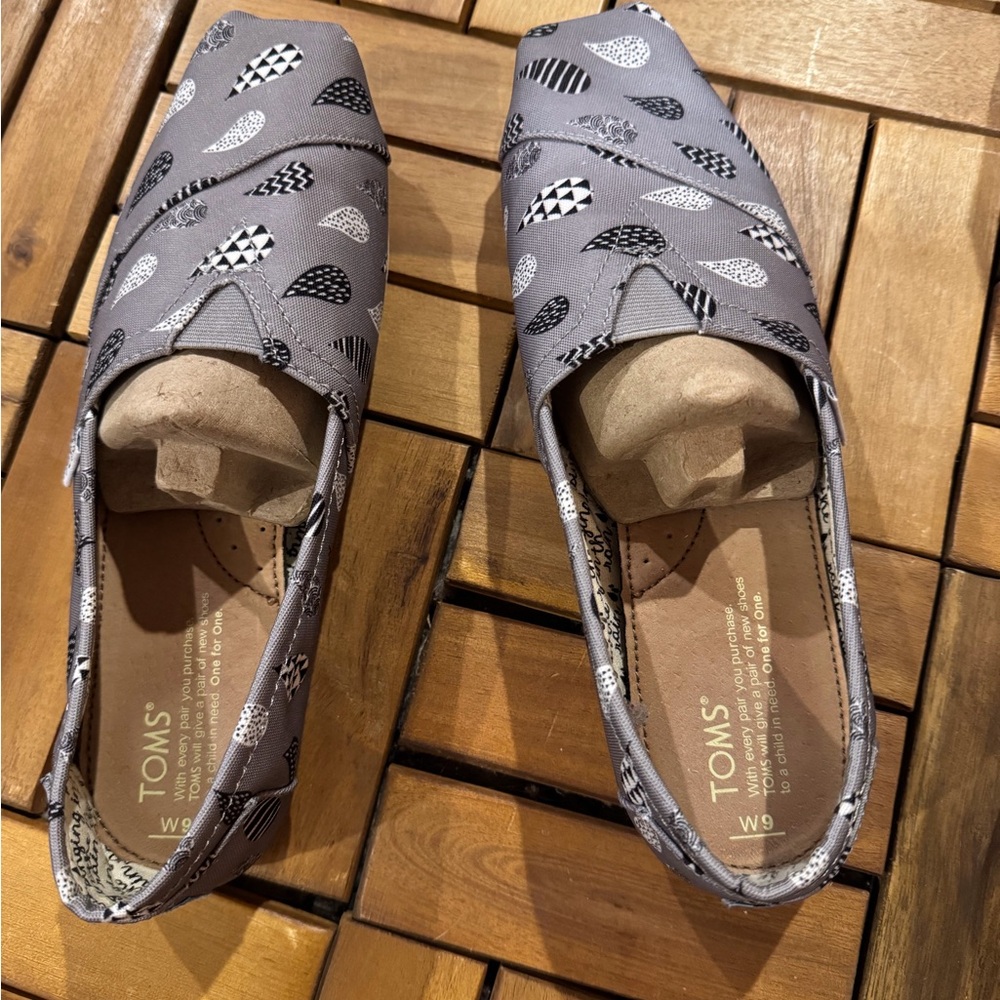TOMS Women's Grey “Singing in the rain” Shoes